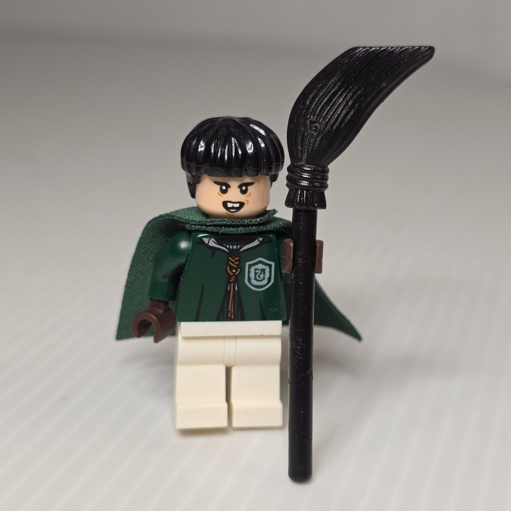 LEGO Harry Potter Slytherin Student Minifigure Cape Broom